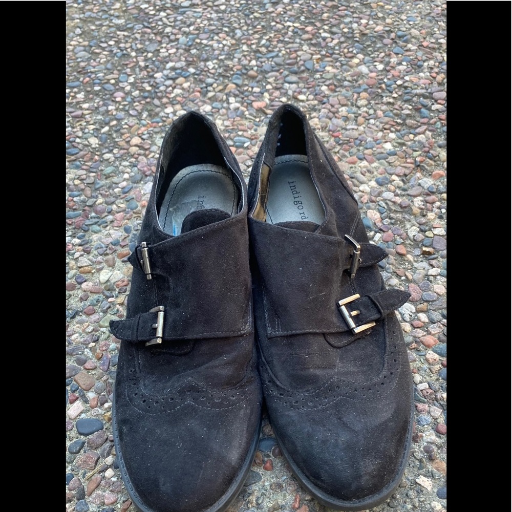 EUC Indigo Blue shoes size 9.5